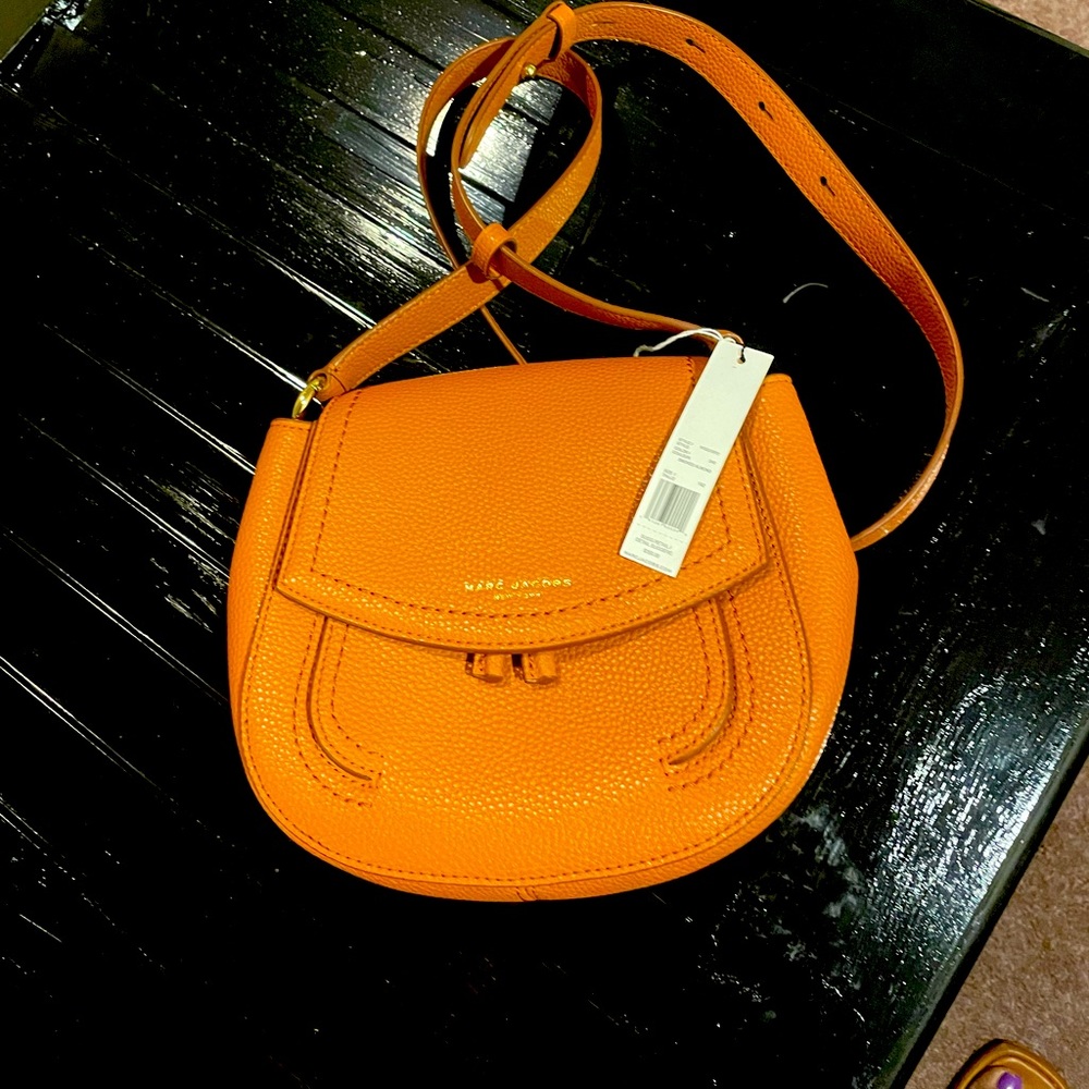 Marc Jacobs New York Smoke Almond Color